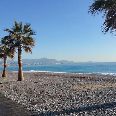 度假居 L'esmeralda - Maisonnette De 卢贝新城